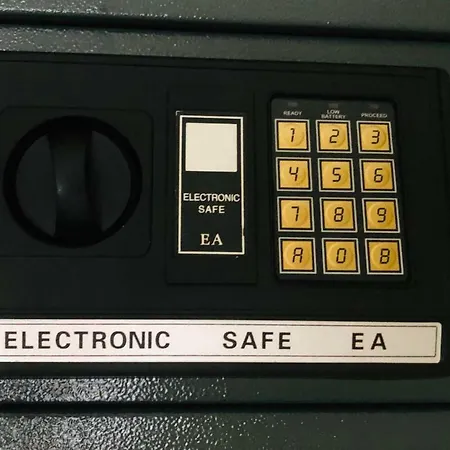 Bee - In The Trendy Jordaan Amsterdam